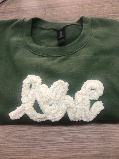 Unieke Sweater met Geborduurd Woord naar Keuze – In Chenille Garen