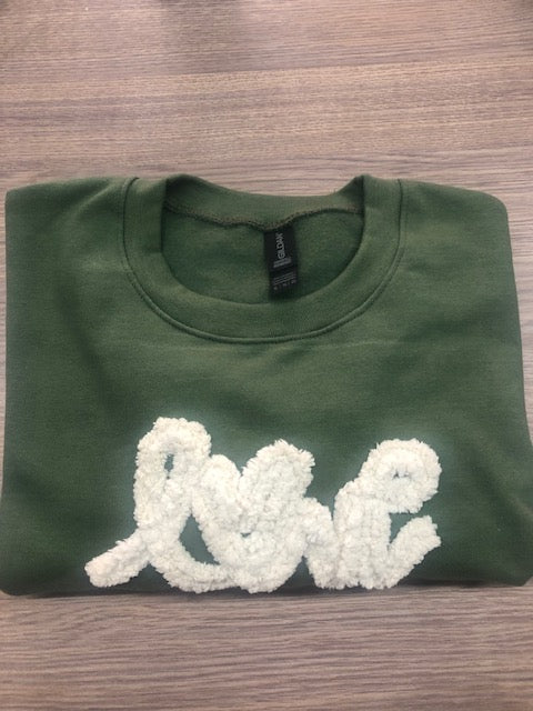 Unieke Sweater met Geborduurd Woord naar Keuze – In Chenille Garen